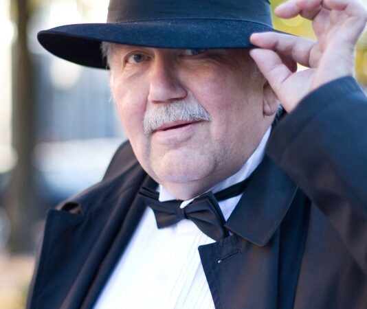 Valdovų šešėlyje, istorijos versmėse…