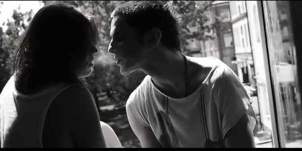 Muzikiniuose pusryčiuose – nelegalios ir intymios reperio Doo ir Darijos Ra meilės subtilybės (video)