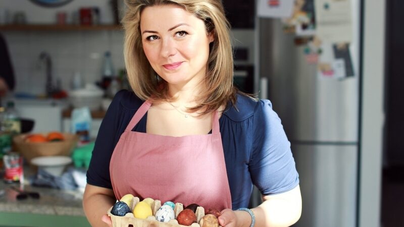 Kiaušinių marginimas dažais iš gamtos pagal Beata Nicholson (foto)