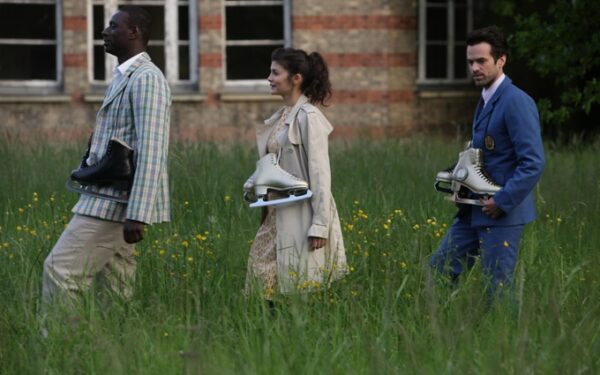 Kino pusryčiai. Ar įmanoma putotą knygą perkelti į gėlėtą filmą (video)