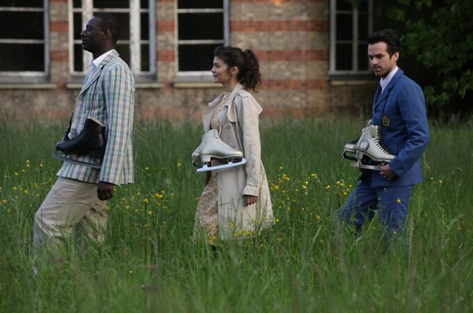 Kino pusryčiai. Ar įmanoma putotą knygą perkelti į gėlėtą filmą (video)