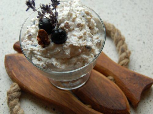 Varškės ir graikinių riešutų užtepėlė