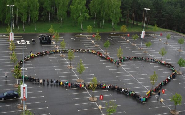 Sporto aistruoliai suformavo gyvą „Krepšinio širdį“ (Foto)