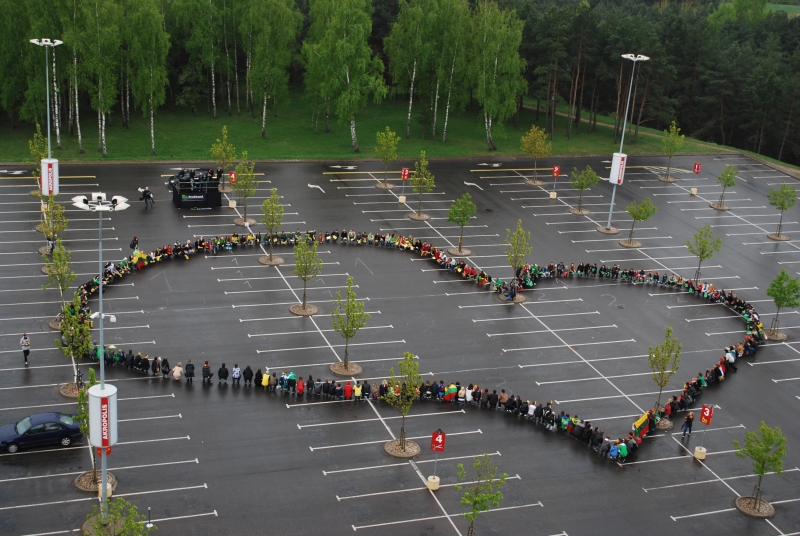 Sporto aistruoliai suformavo gyvą „Krepšinio širdį“ (Foto)