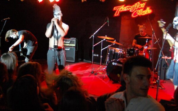 „Red Hot Chili Peppers” projektas suskambo idealiai (Foto)