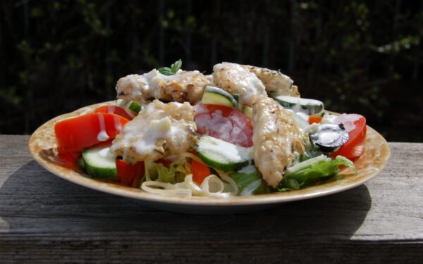 Sekmadieninis Jurgos receptas: sočiosios salotos su šilta vištiena