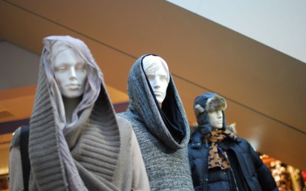 Manekenai festivalio „Mados infekcija“ laukia prekybos centro baseine