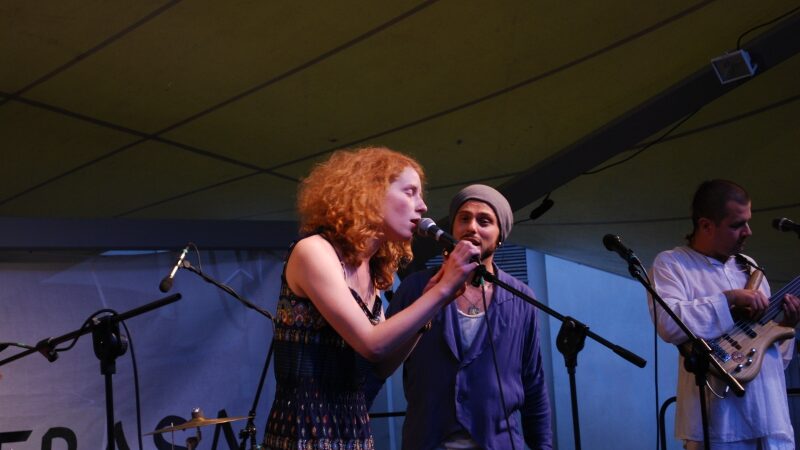 Alina Orlova pristato trikalbę dainą ex  „5Nizza“ lyderiu