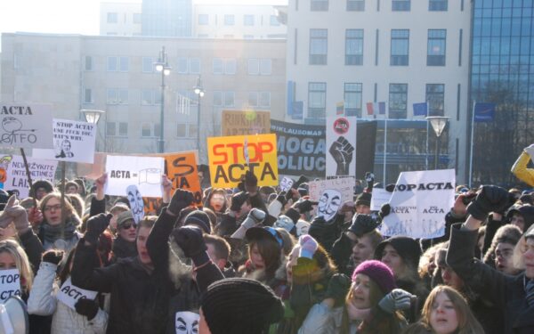 Proteste prieš ACTA – daugiau nei 600 vilniečių (Foto)