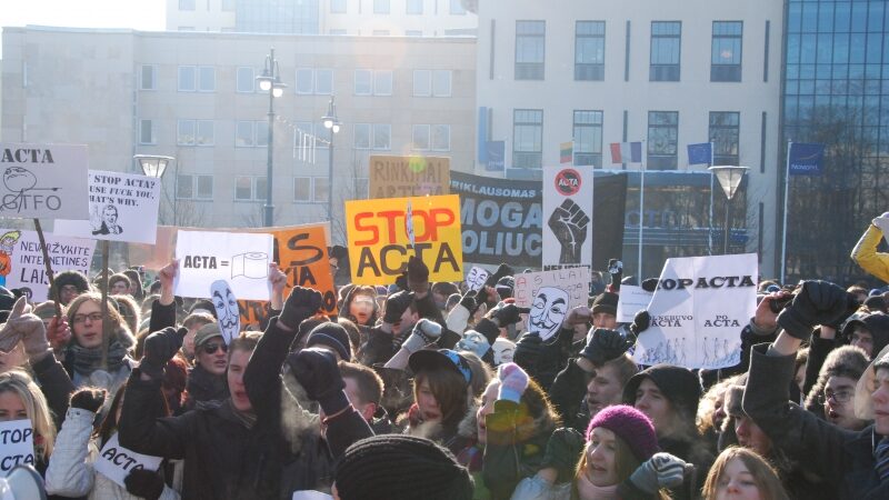 Proteste prieš ACTA – daugiau nei 600 vilniečių (Foto)