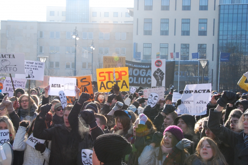 Proteste prieš ACTA - daugiau nei 600 vilniečių (Foto)