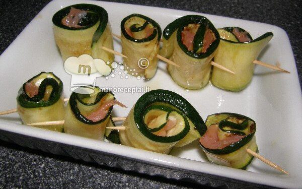 Cukinijų suktinukai su lašiša