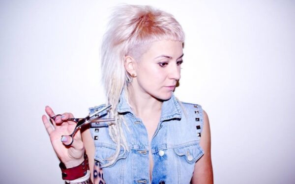 Kas nutinka, kai kirpėja Eglė į plaukus suleidžia pirštus? (interviu)