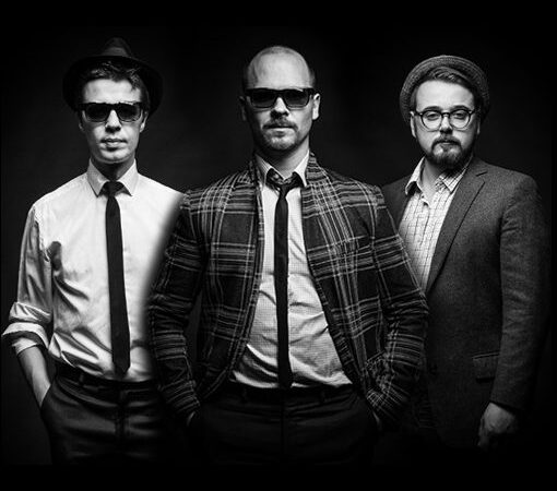 Audrius Bružas sukūrė Jazzu pašiepiančią dainą „Kiaunės ir urodai, neikit į mano koncertus“