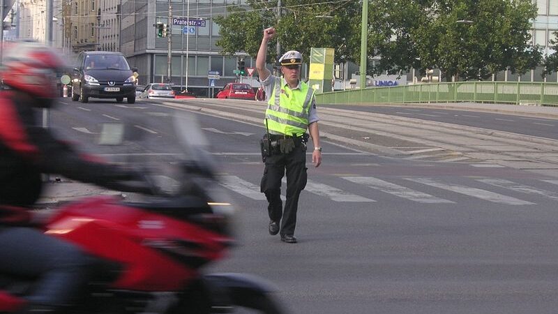 Lietuvos vairuotojai netiki, kad baudos ir policijos pareigūnai gali padidinti eismo saugumą