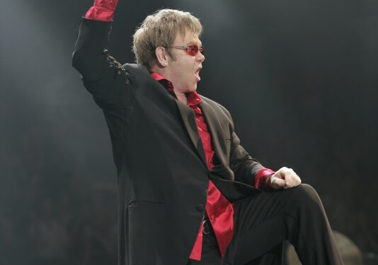 Seras E. Johnas – daugiausiai uždirbantis atlikėjas