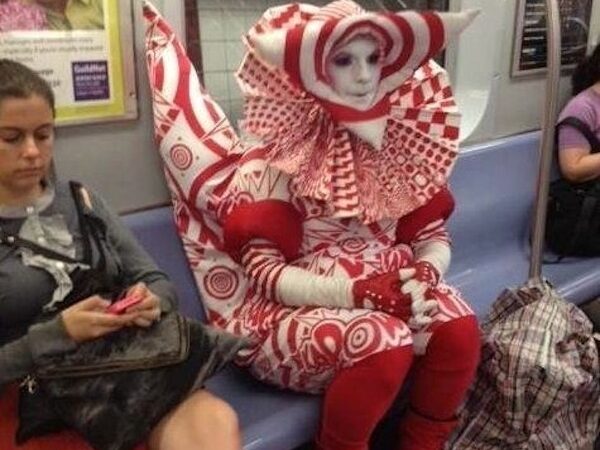 Viešojo transporto ypatumai: nuo meilės žaidimų iki superherojų (foto)