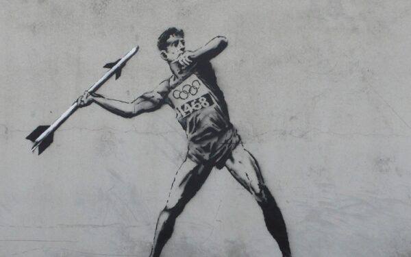 Banksy nupiešė du Olimpiadai skirtus grafičius (foto)