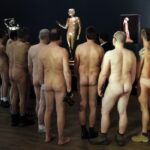 Maždaug 250 nuogalių vienu metu aplankė parodą „Nude Men“ Vienoje