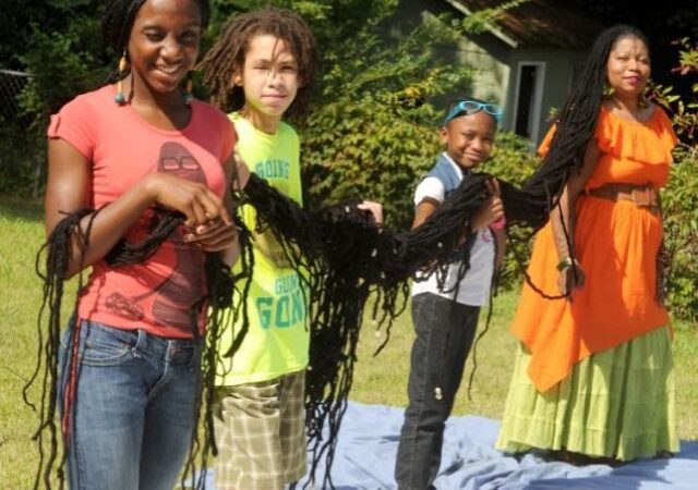 Bob Marley jai pavydėtų: moteris užsiaugino 17 metrų „dredus“ (foto)