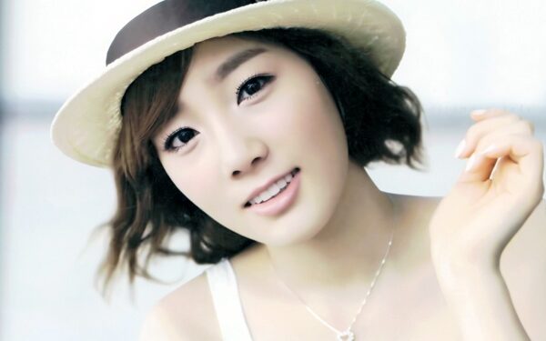 Korėjoje populiarėjanti mada – pjaustytis akis (foto)