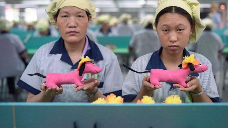 Ekskursija po žaislų fabriką Kinijoje (foto)