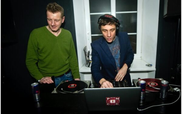 „Penktadienio DJ“: „Disco Mafia“ kviečia į šokių ringą