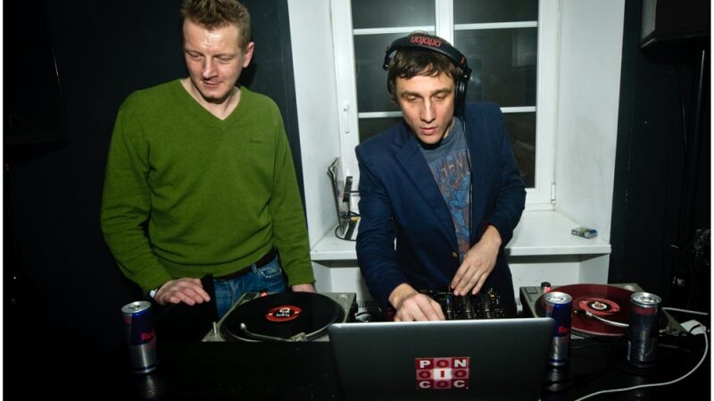 „Penktadienio DJ“: „Disco Mafia“ kviečia į šokių ringą