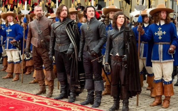 Naujausiai „Trijų muškietininkų“ ekranizacijai – grupės „Take That“ dovana