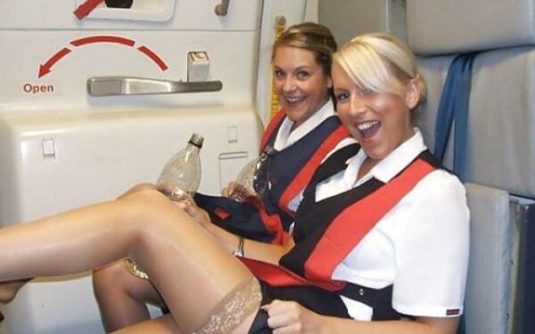 Laisvadieniui – seksualios ir pašėlusios stiuardesės (foto)