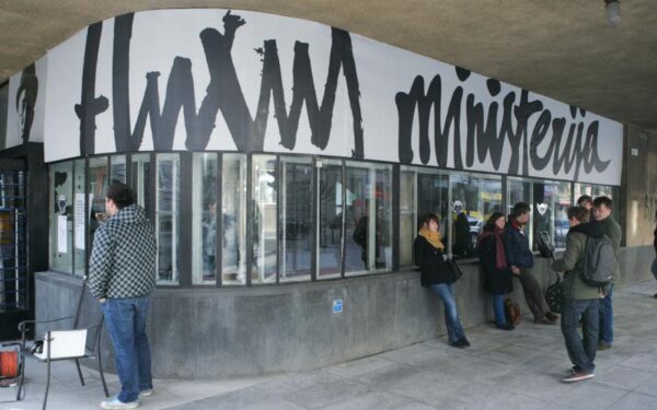 Norite „Fluxus ministerijos“? Duokit pinigų!