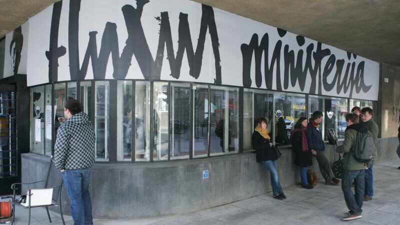 Norite „Fluxus ministerijos“? Duokit pinigų!