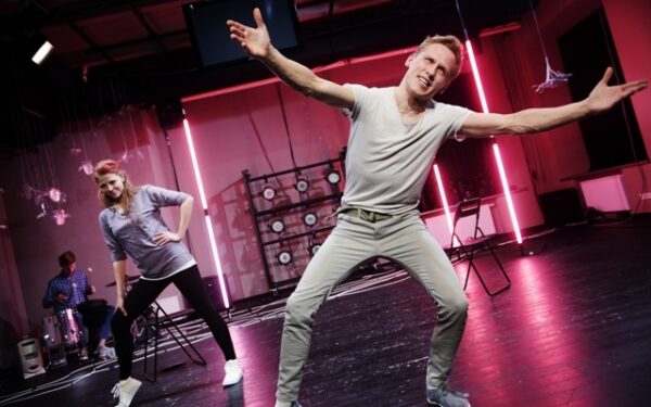 Savaitgalis Menų spaustuvėje – Auksinių scenos kryžių belaukiant