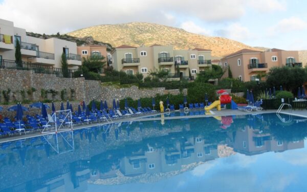 Vasaros atostogos ir darbas užsienio kurorte. Ką reikėtų žinoti prieš tai?