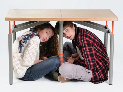 Daiktų pusryčiai. Nuo žemės drebėjimų apsaugantis suolas