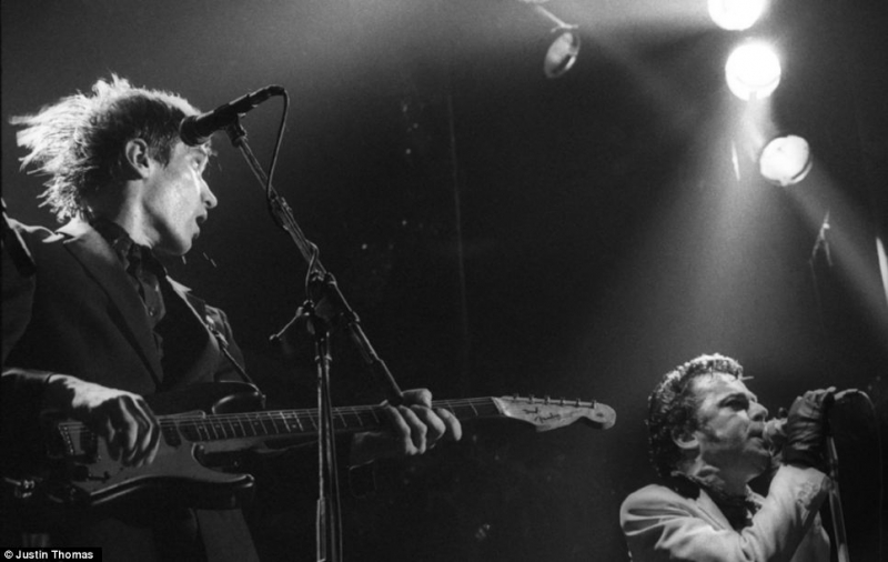 Žvaigždžių fotografo parodoje nematytos muzikos legendų nuotraukos  (Foto)