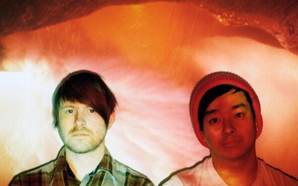 Triukšmingi muzikiniai pusryčiai su naujausia „Fuck Buttons“ kūryba