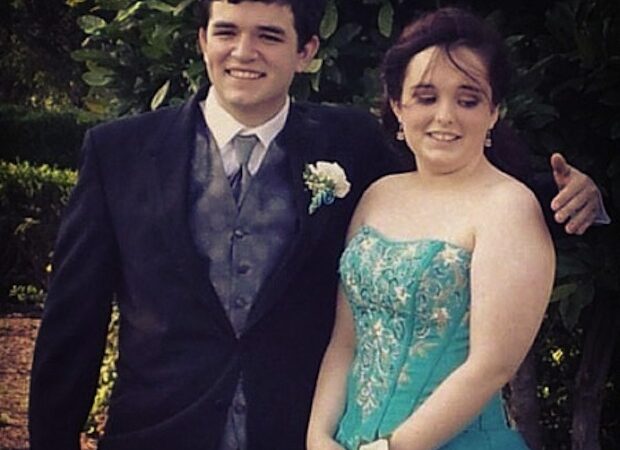 Nedrąsūs kazanovos: keistai merginas apkabinę vyrukai (foto)