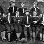 Moterys futbole: iš Viktorijos stiliaus suknelių į tūkstantines riaušes (Foto)