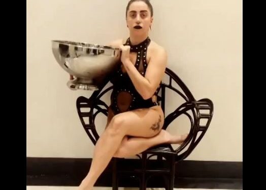 Top 10: įžymybės, priėmusios ledinio vandens kibiro iššūkį (video)