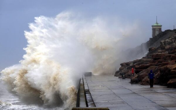 Katia smogė Švedijai ir Latvijai, Lietuvoje – uragano „likučiai“