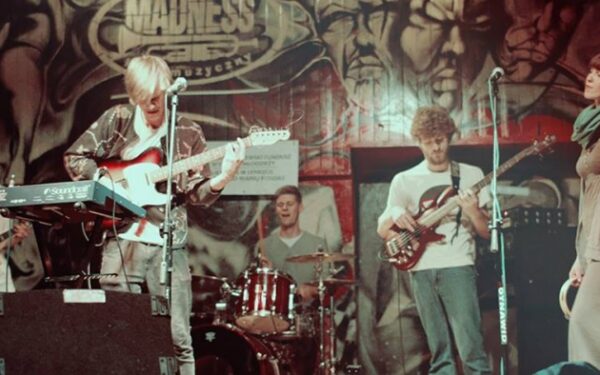 Ketvirtadienį nemokamas grupės „Garbanotas Bosistas“ ir atlikėjo Š. Petručio koncertas