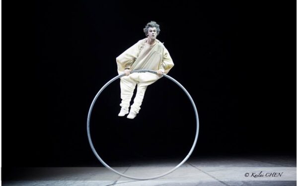 Lietuvė iš prestižinės cirko mokyklos atlydi daugiatautę cirko atlikėjų komandą