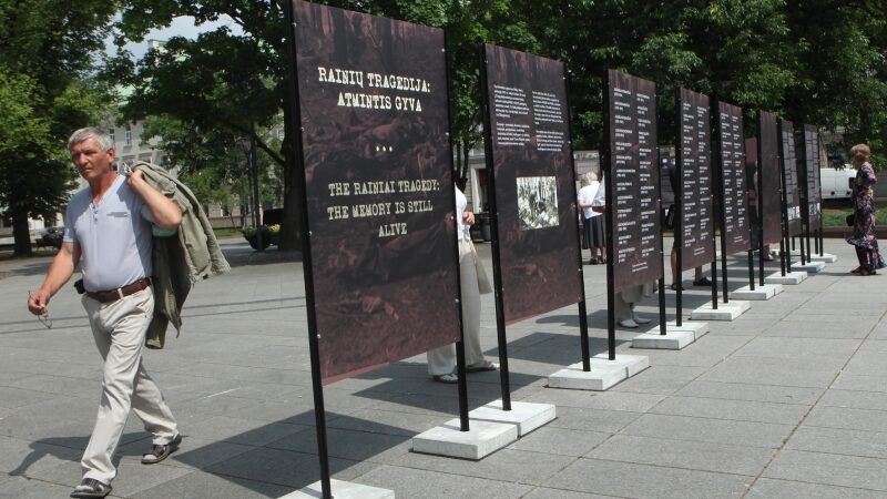 V. Kudirkos aikštėje – apie kruviną Rainių tragediją pasakojanti paroda (Foto)