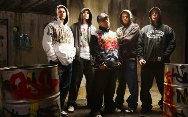 Žymūs atlikėjai vienijasi labdaros koncertui Japonijos stichijos aukoms