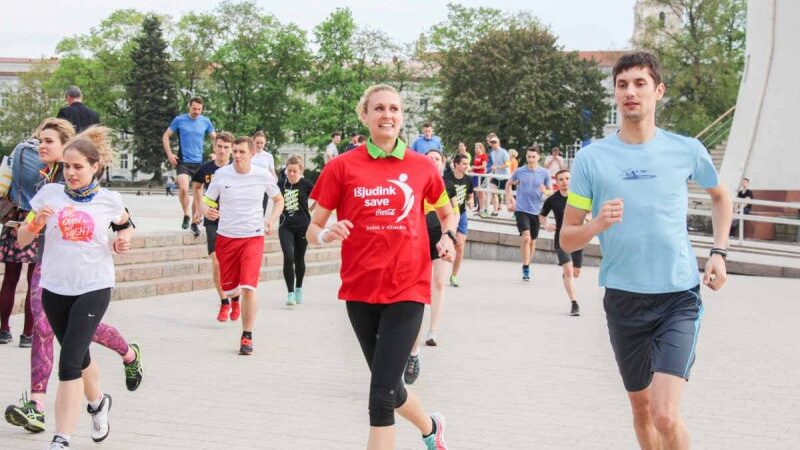 Vilnietės sienas puošia Honkongo bėgimo dalyvio numeriai