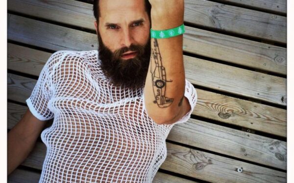 Žinomi žmonės partizanų kovas už laisvę pagerbia nešiodami žalias juosteles (foto)