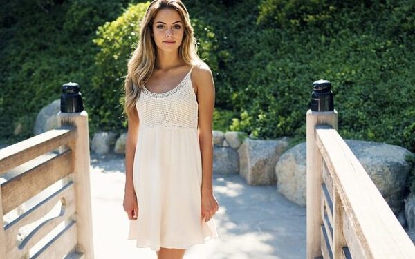 Mažą juodą vasaros metu keičia maža balta