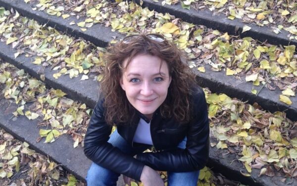 Pradedanti dramaturgė Goda Dapšytė – apie gyvenimą su „Barikadomis“ ir ant barikadų (interviu)