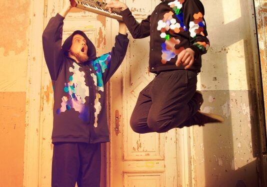 Dvigubas ketvirtadienis „Vasaros terasoje“ – „Proper Heat“ ir „Golden Parazyth“